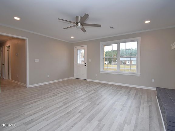 3rd image of 419 Central Drive