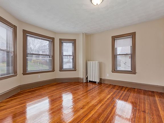 3rd image of 94 Gladstone St