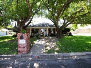 10800 Hiawatha Dr, Woodway, TX 76712