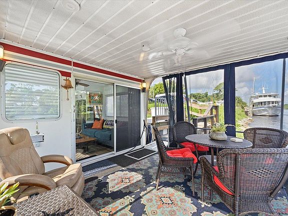 5th image of 290 Marine Harbor Dr