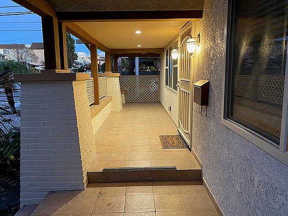 5th image of 215 N Columbus Ave