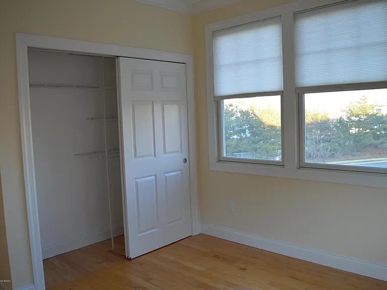 606 Park Ave — Photo 37