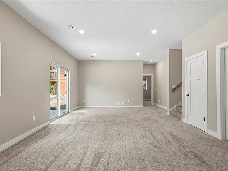 15939 Shadyview Ln N — Photo 28