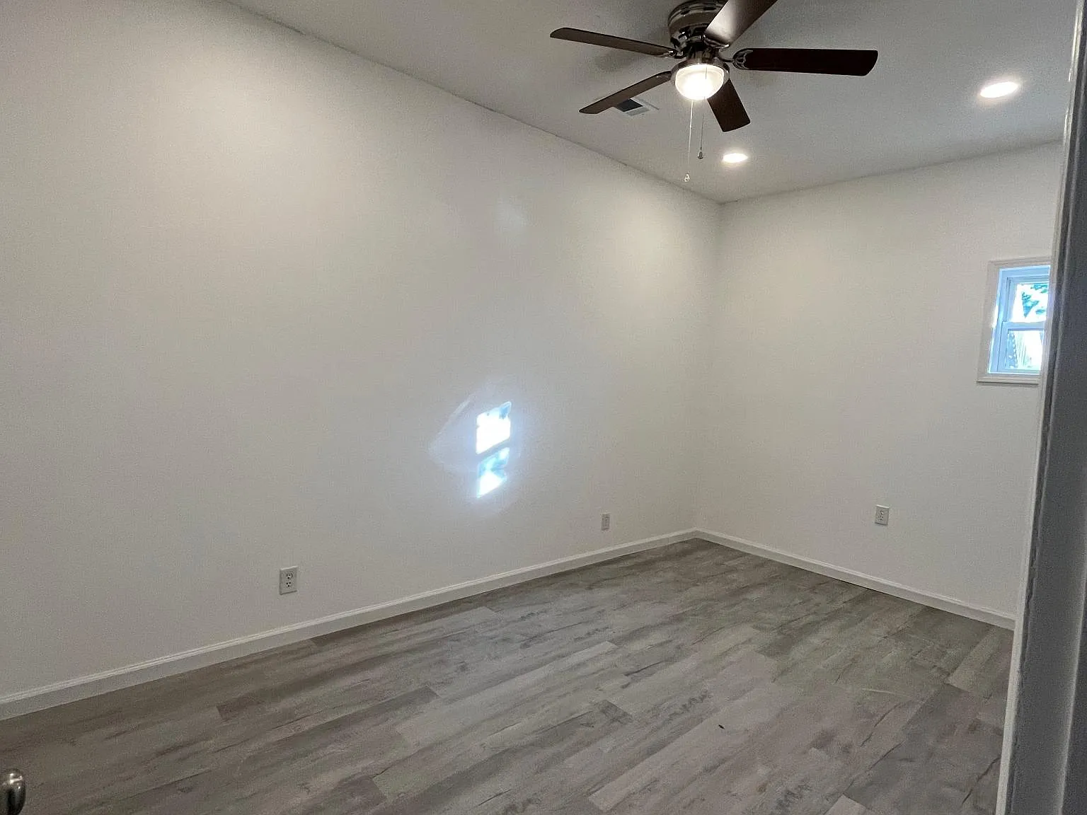 610 W Buena Vista Ave — Photo 3