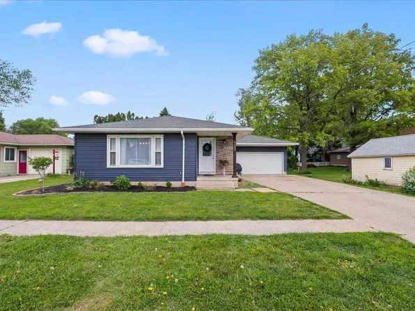 905 F Ave, Grundy Center, IA 50638