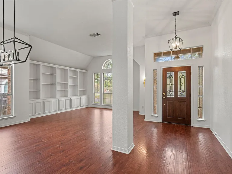 7902 Isaac Pryor Dr — Photo 3