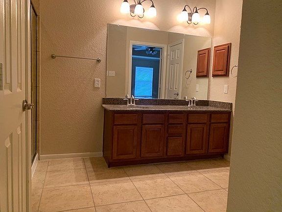 2nd image of 15 Avenswood Pl