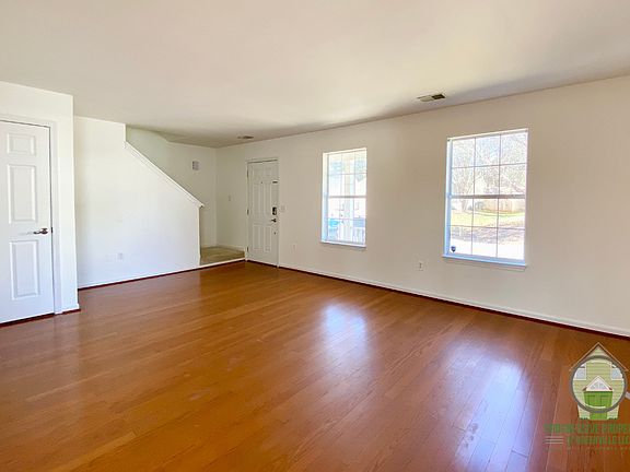 2nd image of 17 Hawkesbury Rd