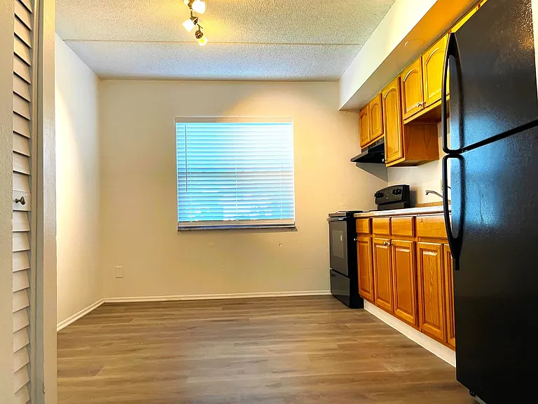 731 Michigan Ct #2 — Photo 4