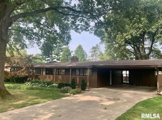 29 Top Hill Ln, Leland Grove, IL 62704