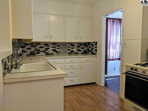 5th image of 808 W 22nd Ave