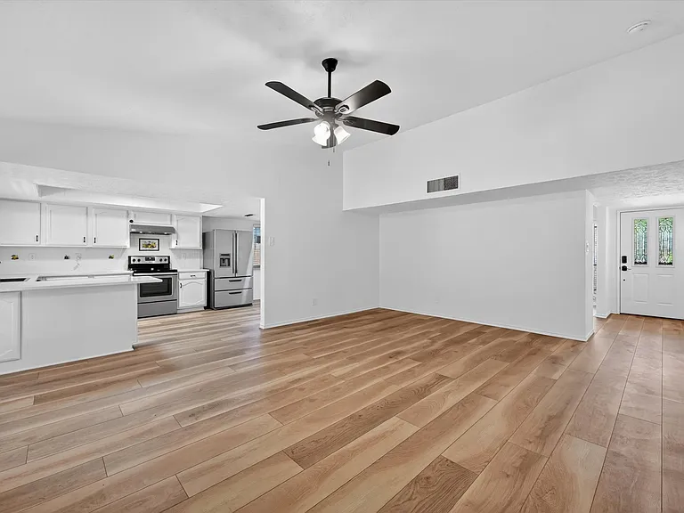 4304 Crabapple St — Photo 4