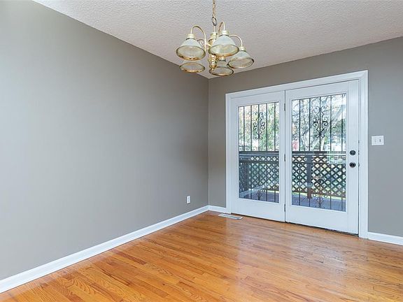 5th image of 3309 Hillcrest Ln