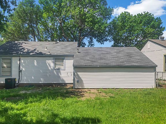 3rd image of 114 N Redford Ln
