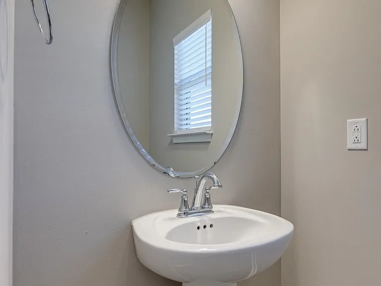 2110 Oak Dr — Photo 10
