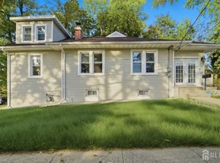 2 Metuchen Ave, Woodbridge, NJ 07095