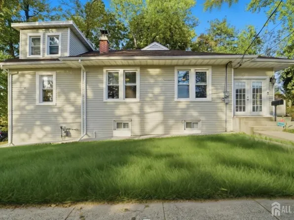 2 Metuchen Ave, Woodbridge, NJ 07095