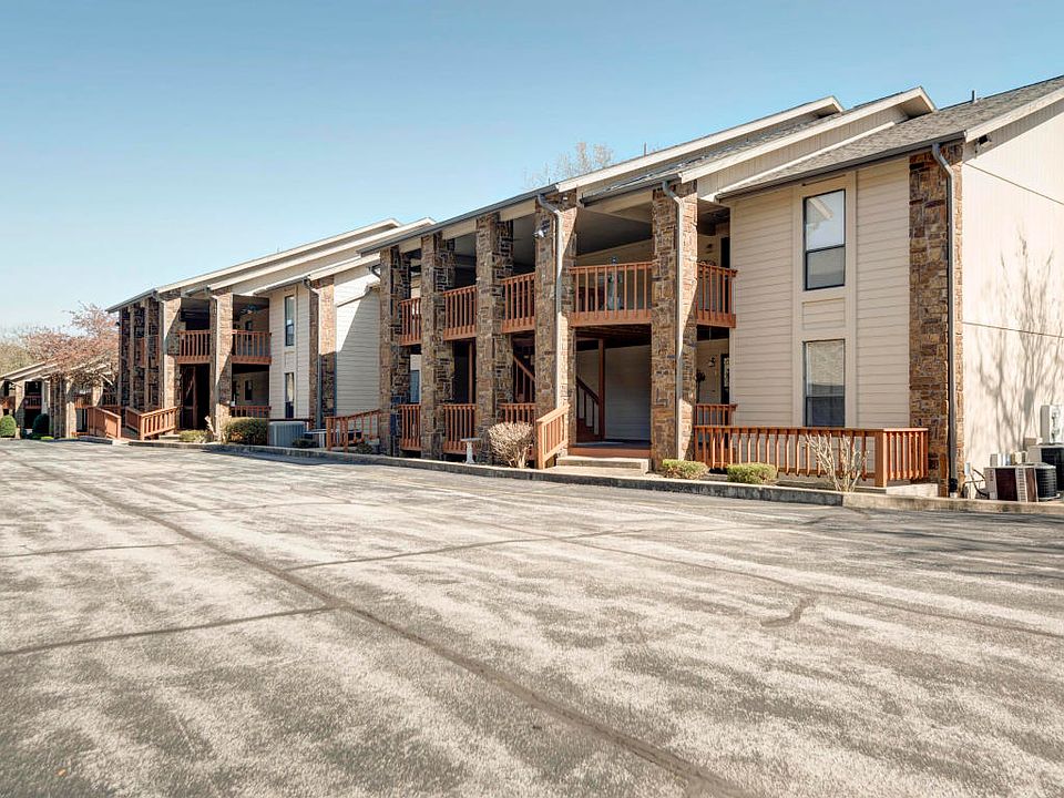 1st image of 348 Port Dr