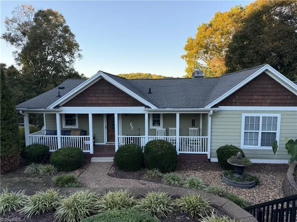 1332 Lake Dr #9, Lexington, NC 27292