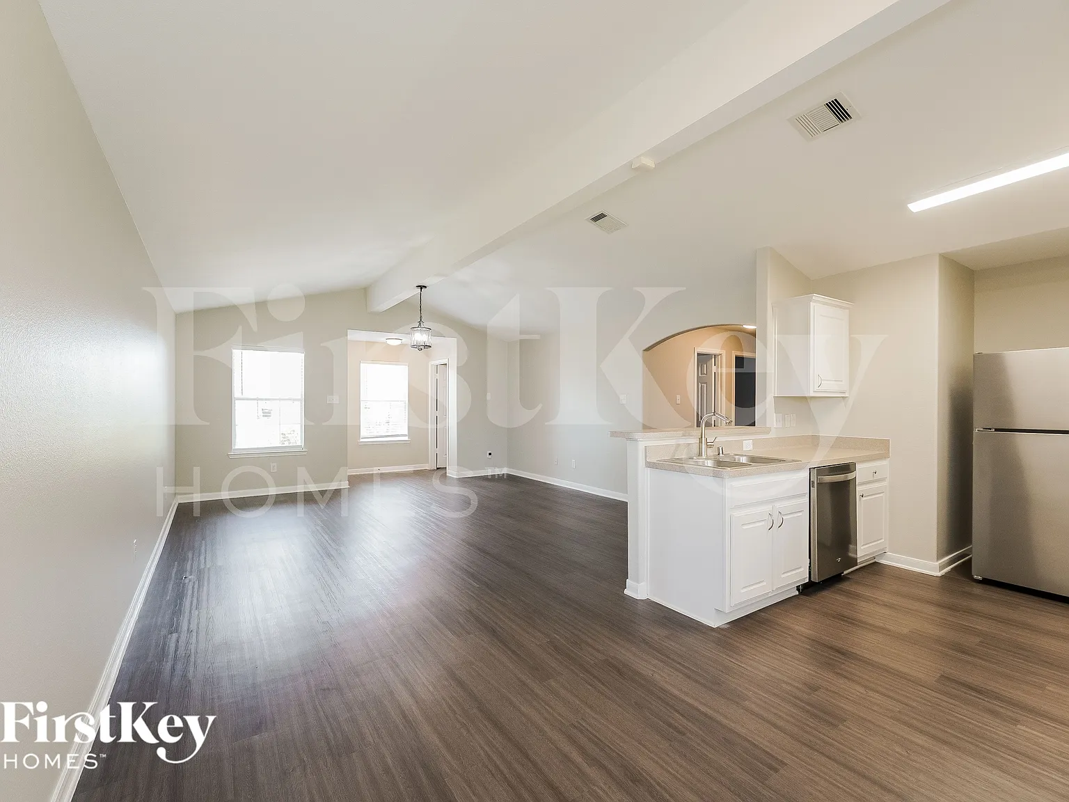 3 bed, 2.0 bath, 1352 sqft, $2,085 — Photo 4