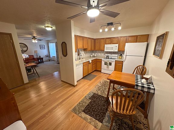 5th image of 1140 Meadow View Ct Unit 2