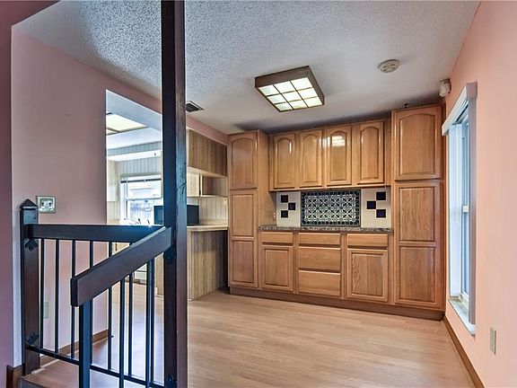 5th image of 806 Tarawood Ln