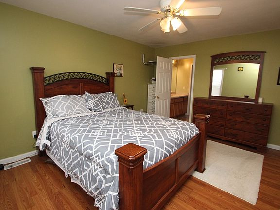 5th image of 1431 Mountain Laurel Ln