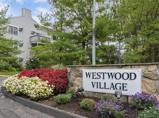 55 Mill Plain Rd UNIT 32-2, Danbury, CT 06810