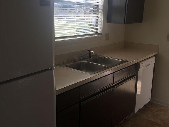 5th image of 10732 Meadowlea Cir W
