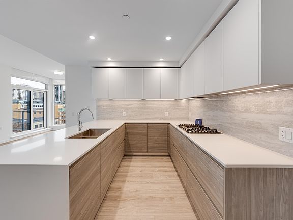 4th image of 660 Quayside Dr #703