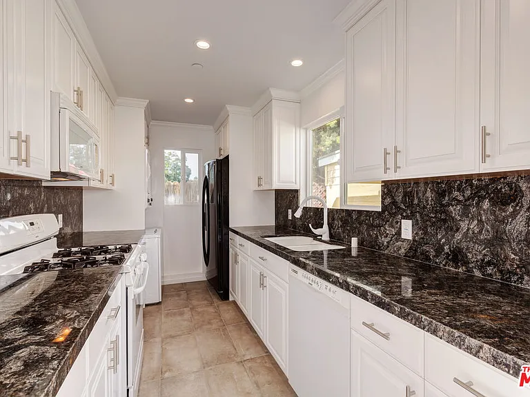 4333 S Westlawn Ave — Photo 5