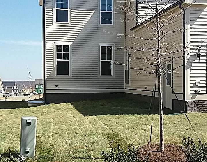 2nd image of 950 Forsythia Ln