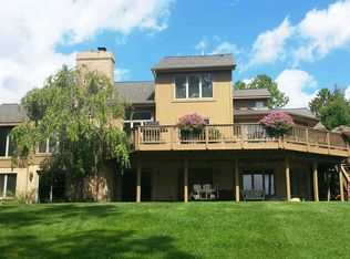 400 Indian Lake Ct, Lake Orion, MI 48362