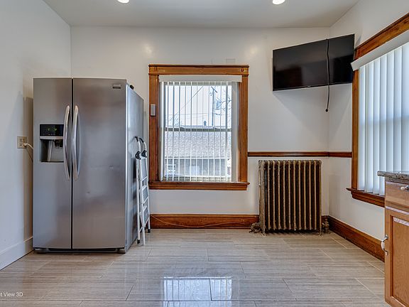 4th image of 400 S 1st Ave