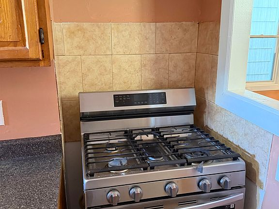 5th image of 170 Boyd Ave #1