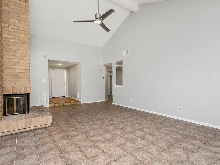 2015 Braesmeadow Ln — Photo 5