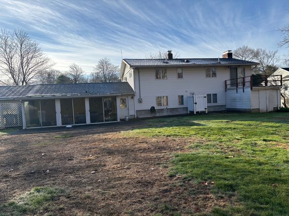 14 Anita Ave, Waterford, CT 06385