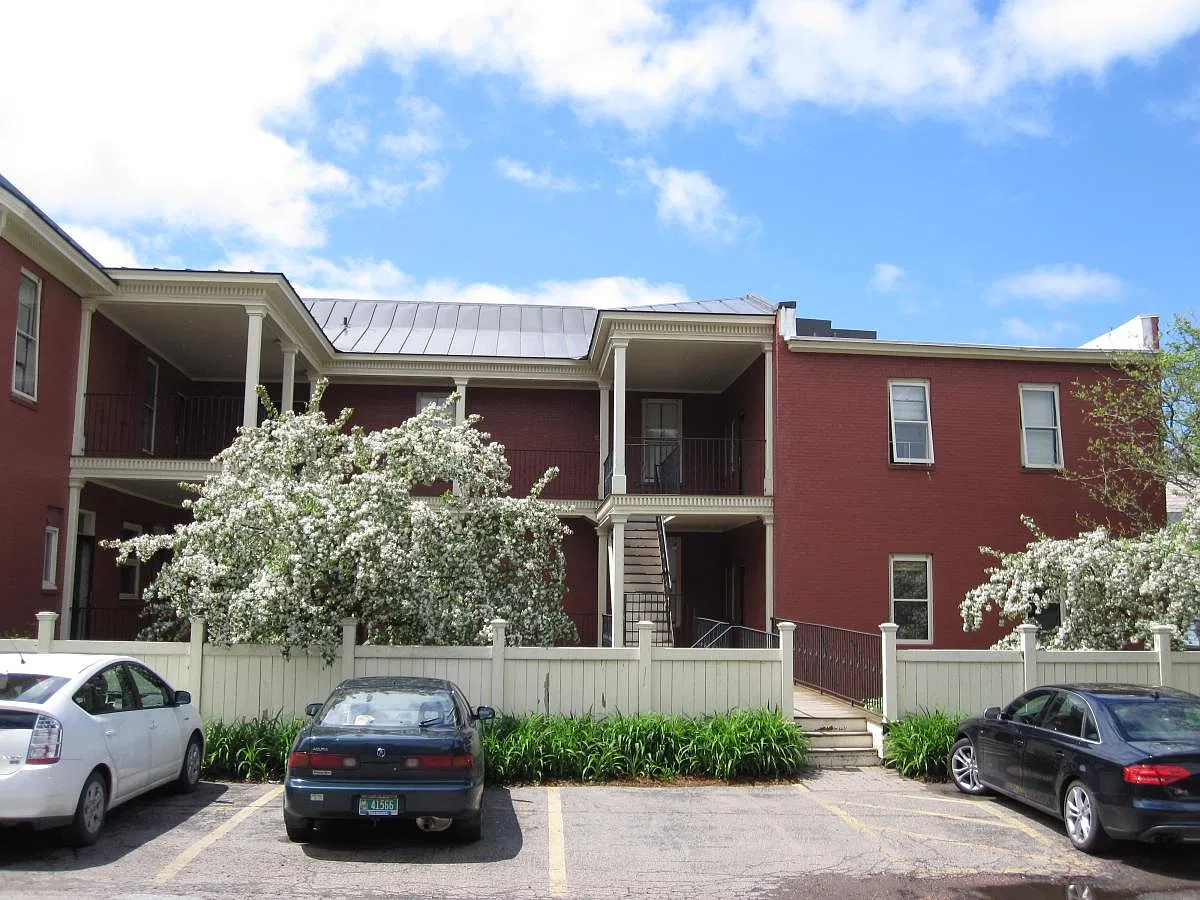 1 bed, 1000 sqft, $2,300 — Photo 2