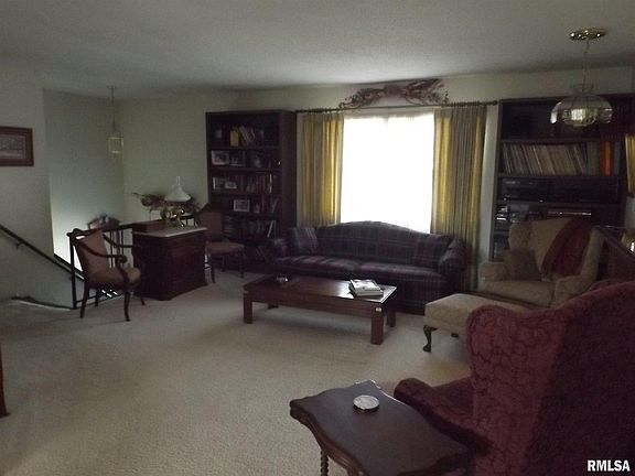 2nd image of 309 W 9th St