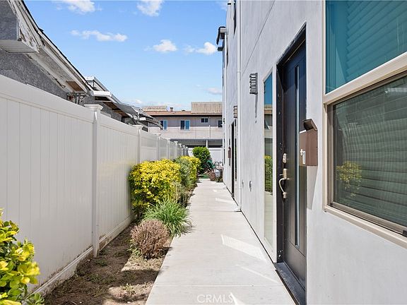 4th image of 1013 E La Palma Dr