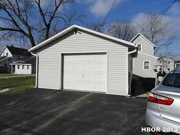 Oversized 1 car garage