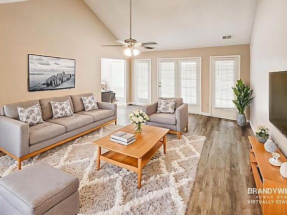 3rd image of 9628 Daly Dr