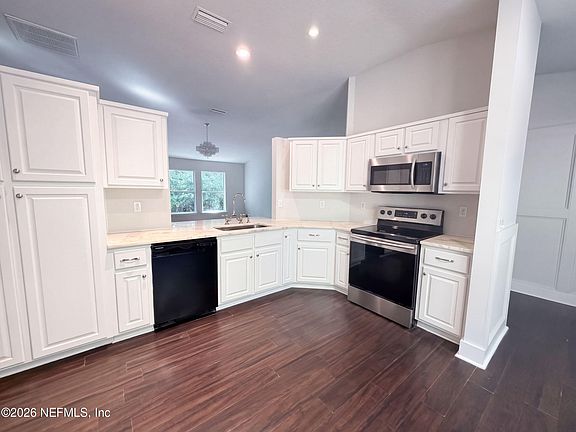3rd image of 4814 DALE Court