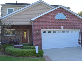 39046 Lakeshore Dr, Harrison Township, MI 48045