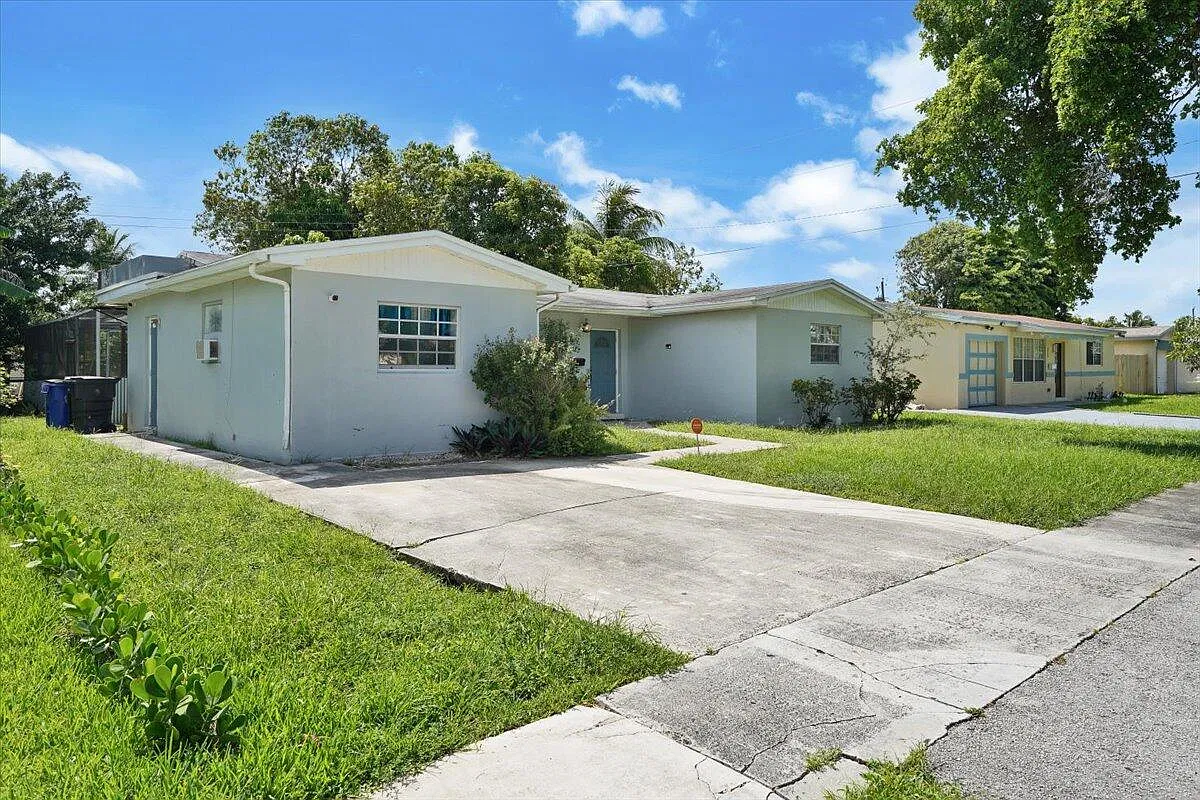 4 bed, 2.0 bath, 1639 sqft, $3,500 — Photo 2