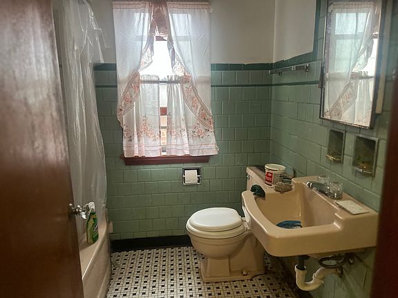 5th image of 14218 S Wallace Ave