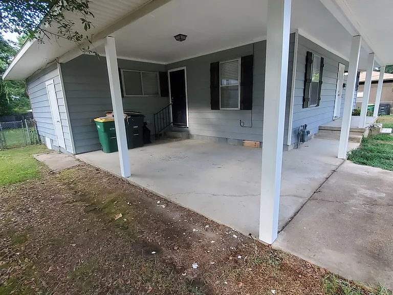 702 Wildwood Ave — Photo 3