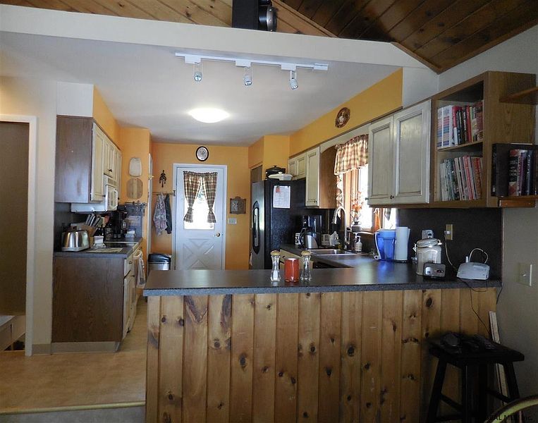 4th image of 262 MAPLE RIDGE Road