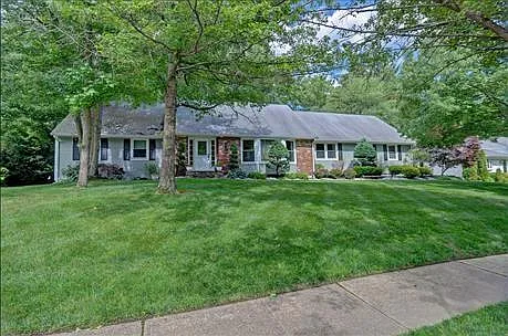 9 Plymouth Ln photo 1