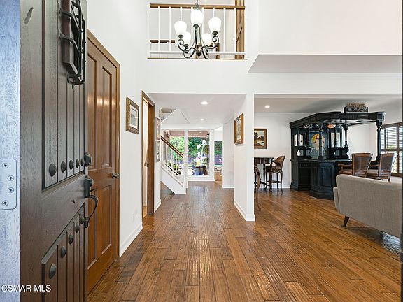 3rd image of 282 Hunters Point Dr